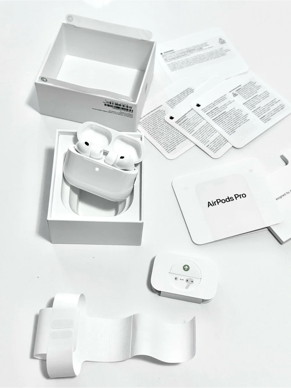 Apple AirPods Pro 3 (White) with Wireless Charging Case